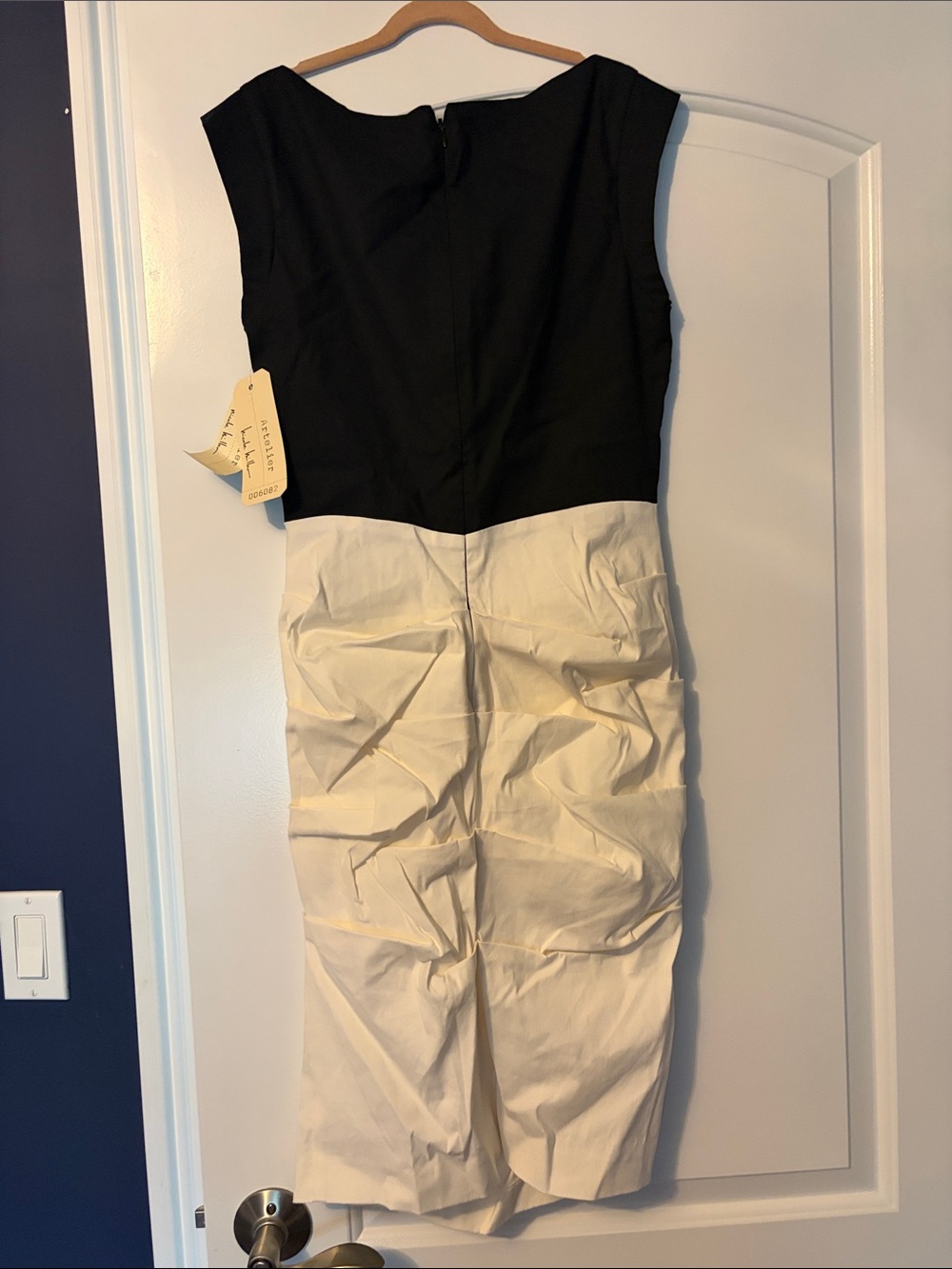 Nicole Miller Artelier Two-Tone Black and Cream Sleeveless Dress - Picture 3 of 5